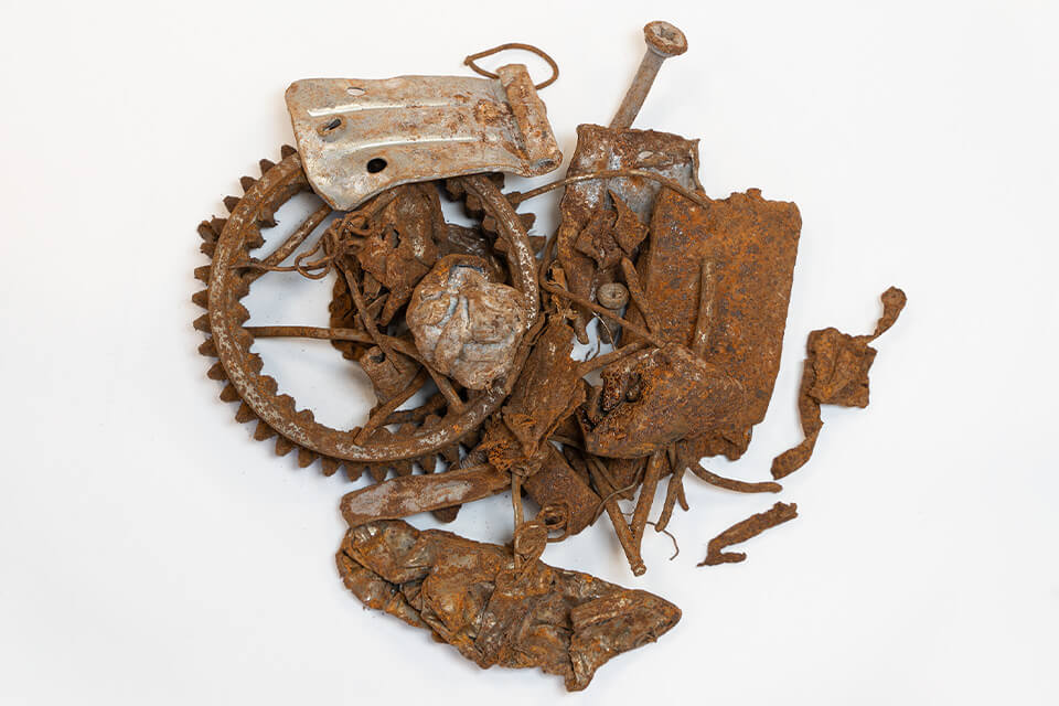 Detailbild von E40 Eisenmaterial im Metallrecycling, gewonnen durch eine Magnetsortierung