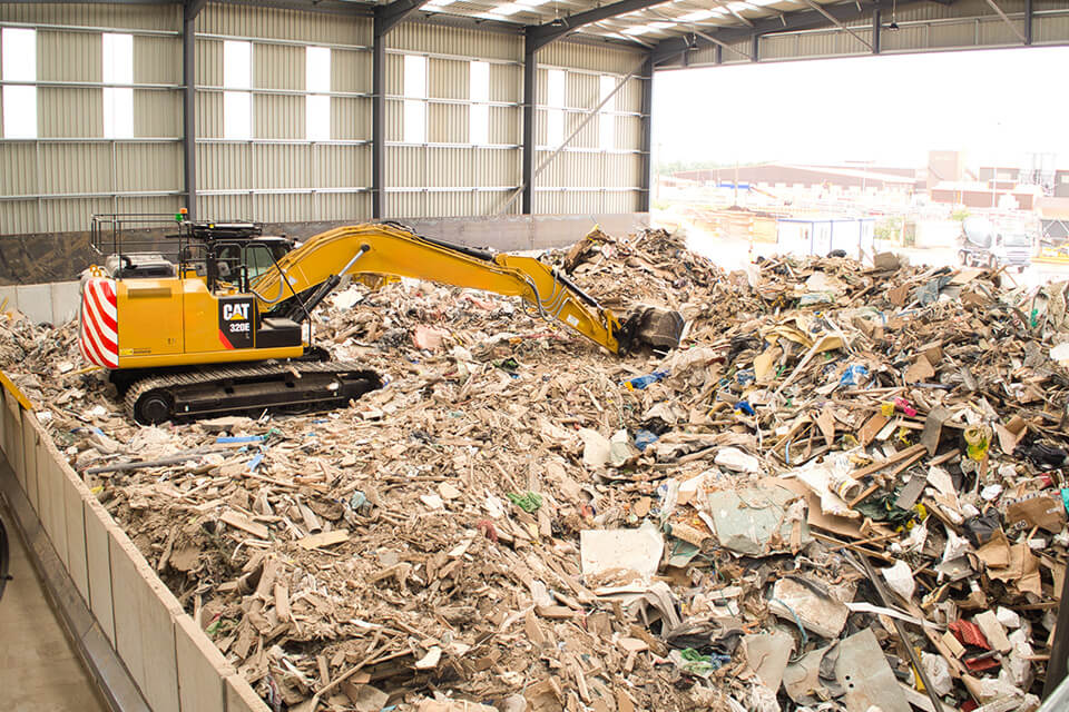 Excavator in Halle processing mixed construction waste