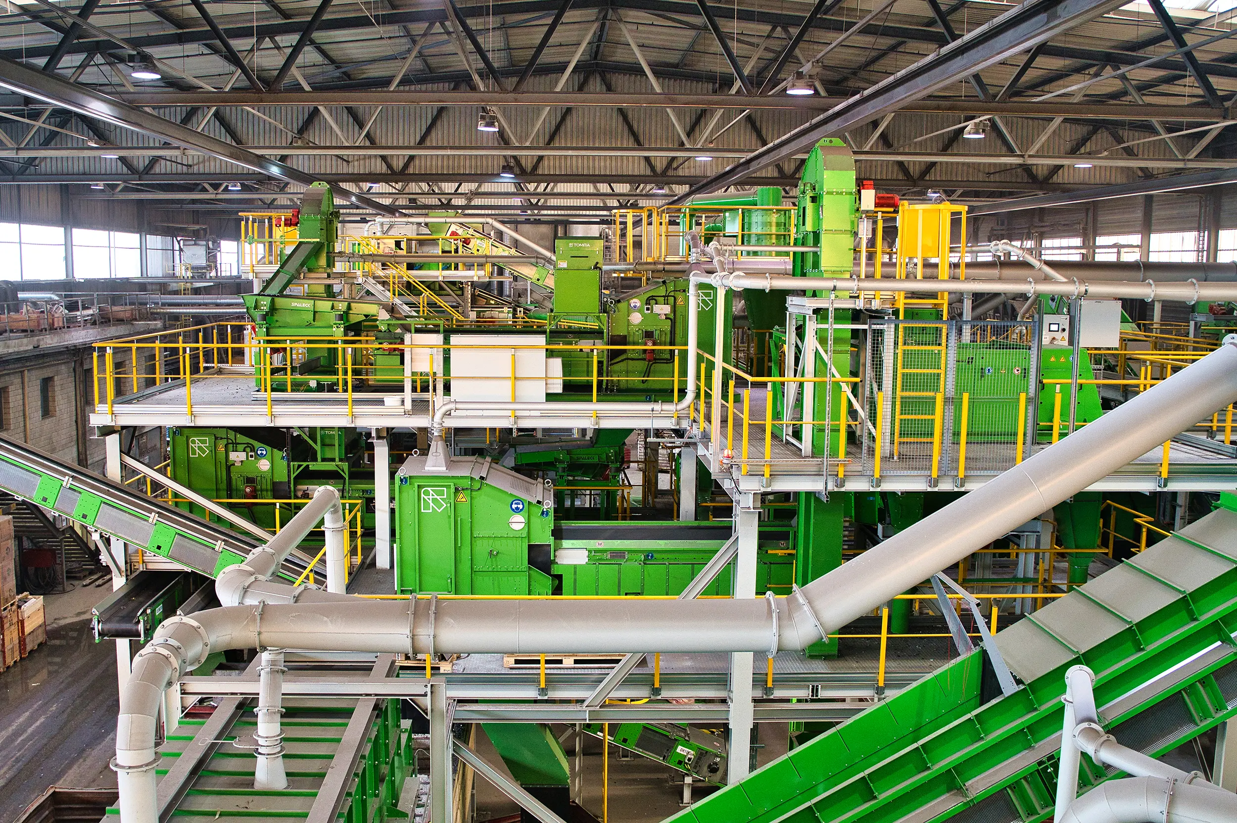 State-of-the-art Electronic waste recycling plant with SPALECK screening machines and Vibratory feeders as well as TOMRA sorting technology for WEEE