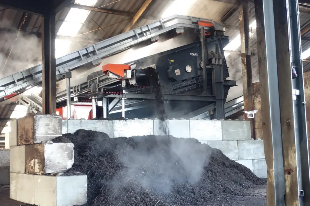 SPALECK screening machine in compost production—here, it offers the advantage of highly precise screen sizes and significantly reduced cleaning requirements