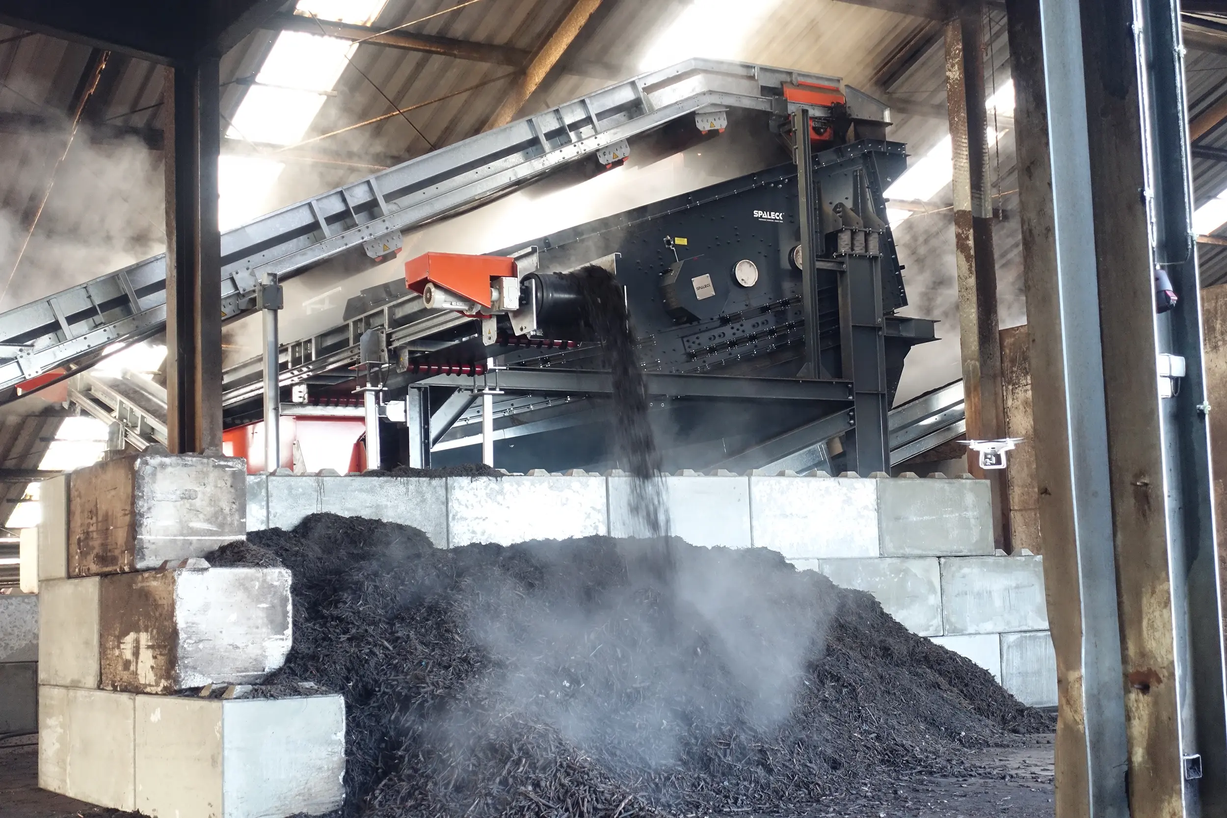SPALECK screening machine in compost production—here, it offers the advantage of highly precise screen sizes and significantly reduced cleaning requirements