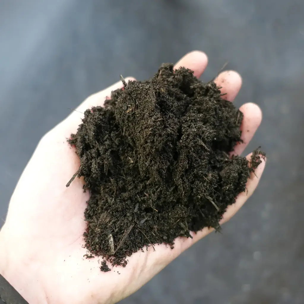 The best screening quality for the production of high-quality compost—here is the final product, free of long pieces