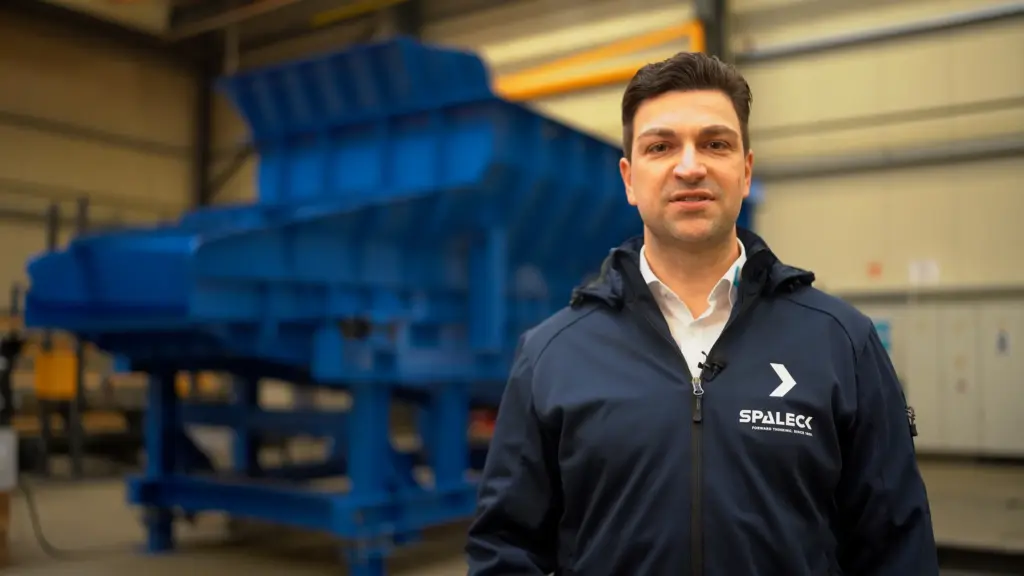 A SPALECK expert presents the ActiveFEED infeed unit, which delivers the optimal amount of material to your sorting equipment at the push of a button.