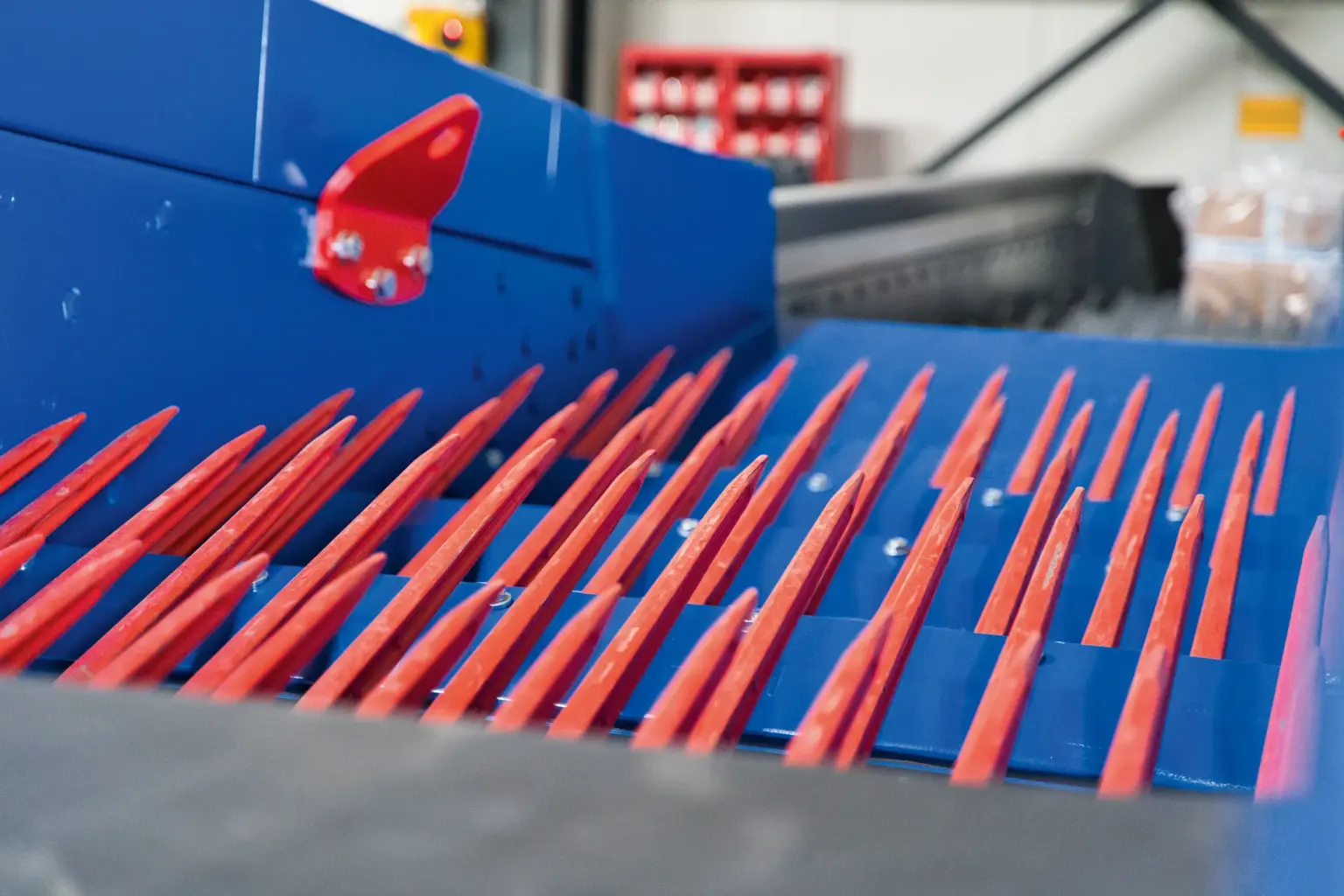 Close-up photo of the screening surface of a SPALECK bar sizer