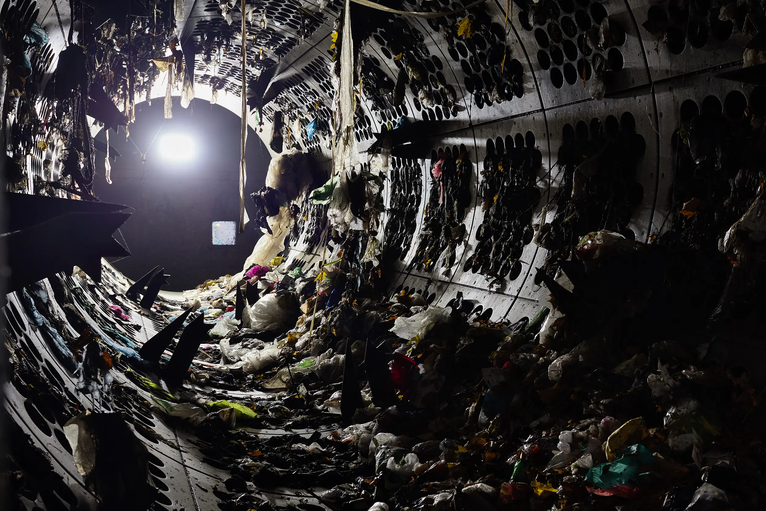 A look inside a dirty trommel screen