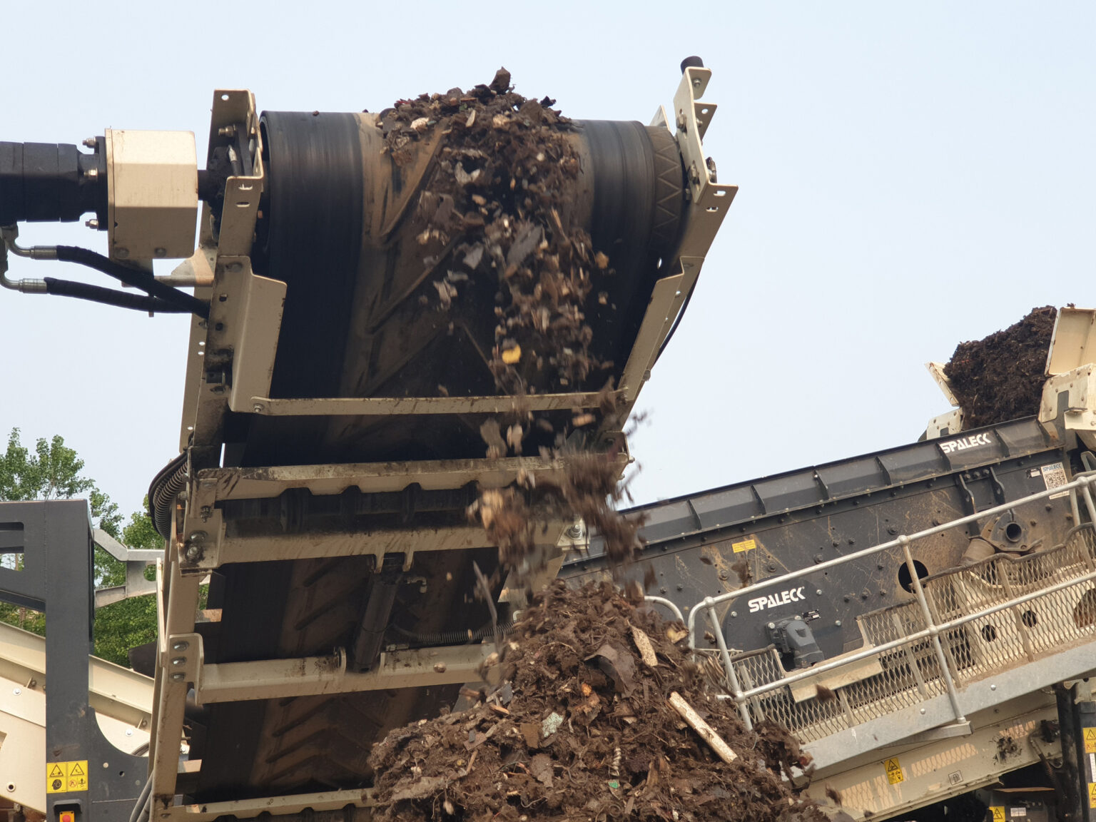 Screening Metal with Spaleck's 550T Mobile Screening Machine