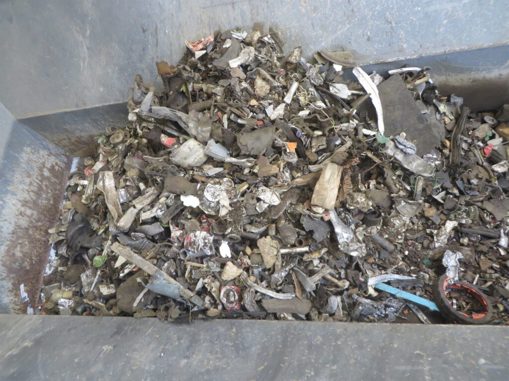Ausgangsmaterial ASR, also Auto Shredder Residue vor Siebung