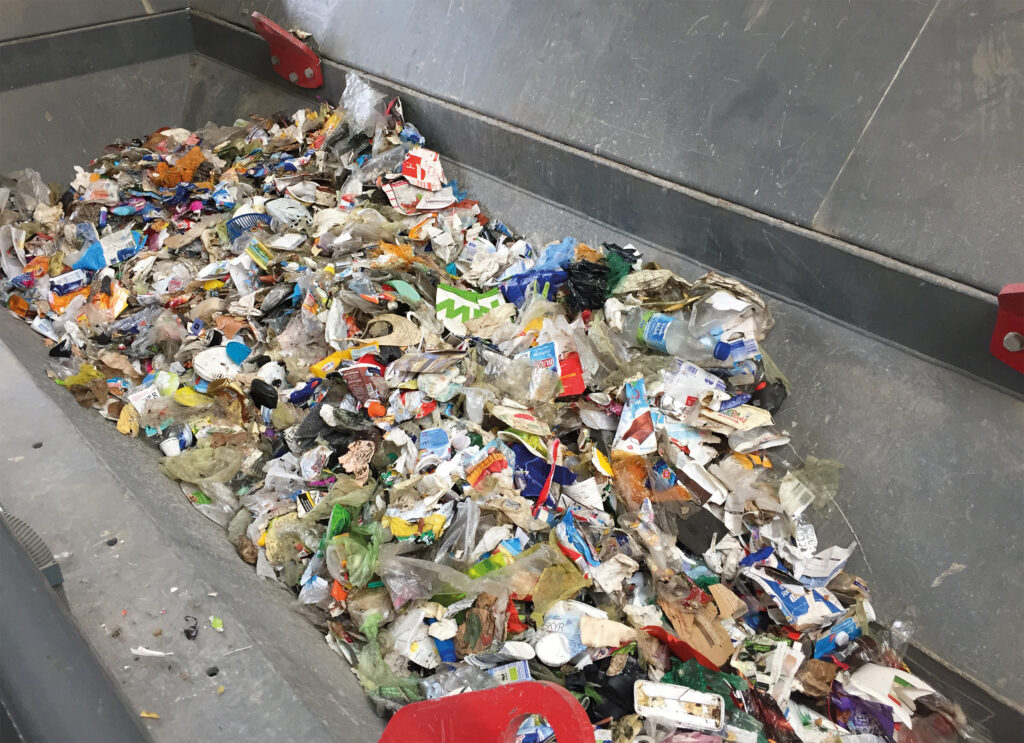 Ausgangsmaterial LVP, Altkunststoff, gelber Sack vor Siebung