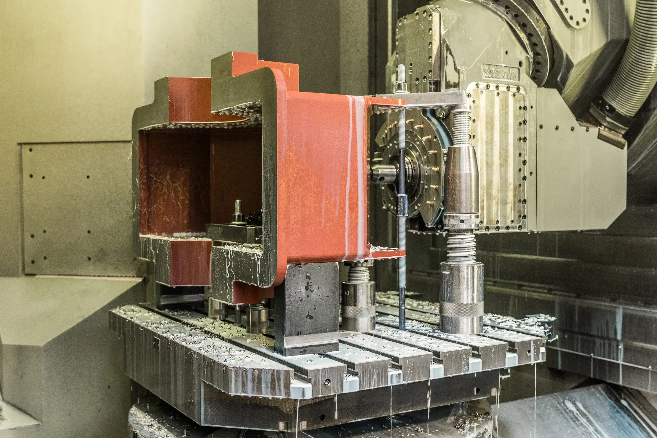 Machining of a large CNC part on a CNC machining center at the contract manufacturer SPALECK