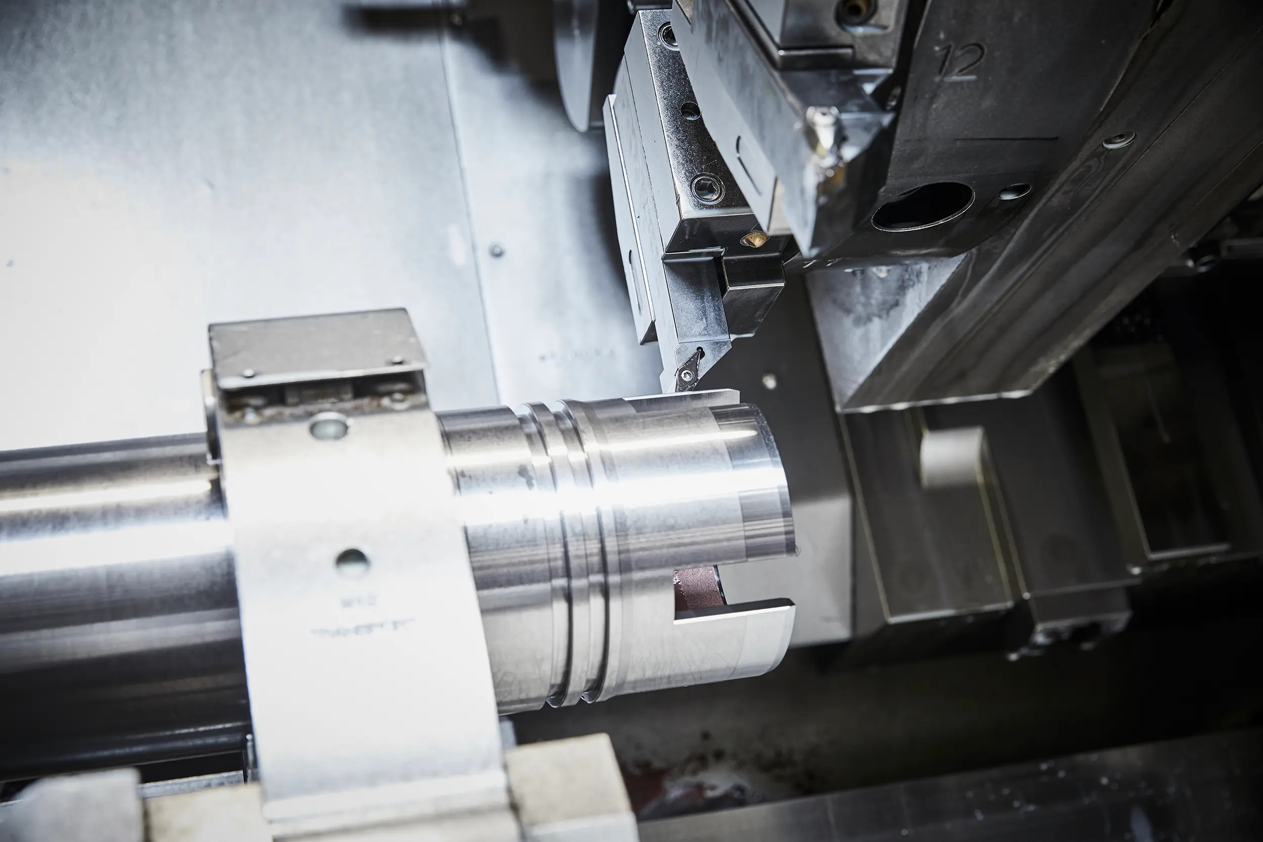 Close-up showing the production of a CNC-machined part at the contract manufacturer SPALECK; here, a view inside the state-of-the-art lathe