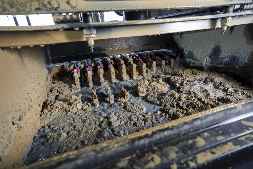 SPALECK Electrocoagulation in Action. Dirt particles in wastewater form flocs when an electric current is applied