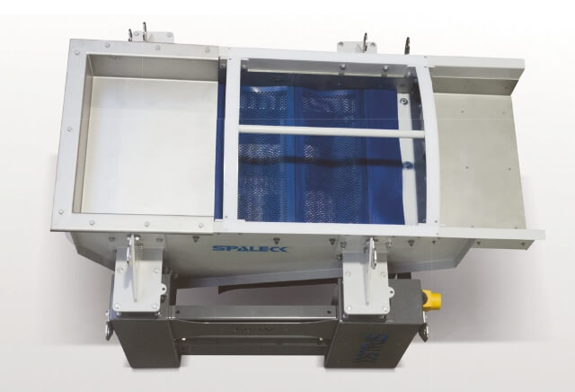 Vibrating conveyor trough with a patented tension-shaft screen cassette for screening out fine particles and/or moisture during conveyance