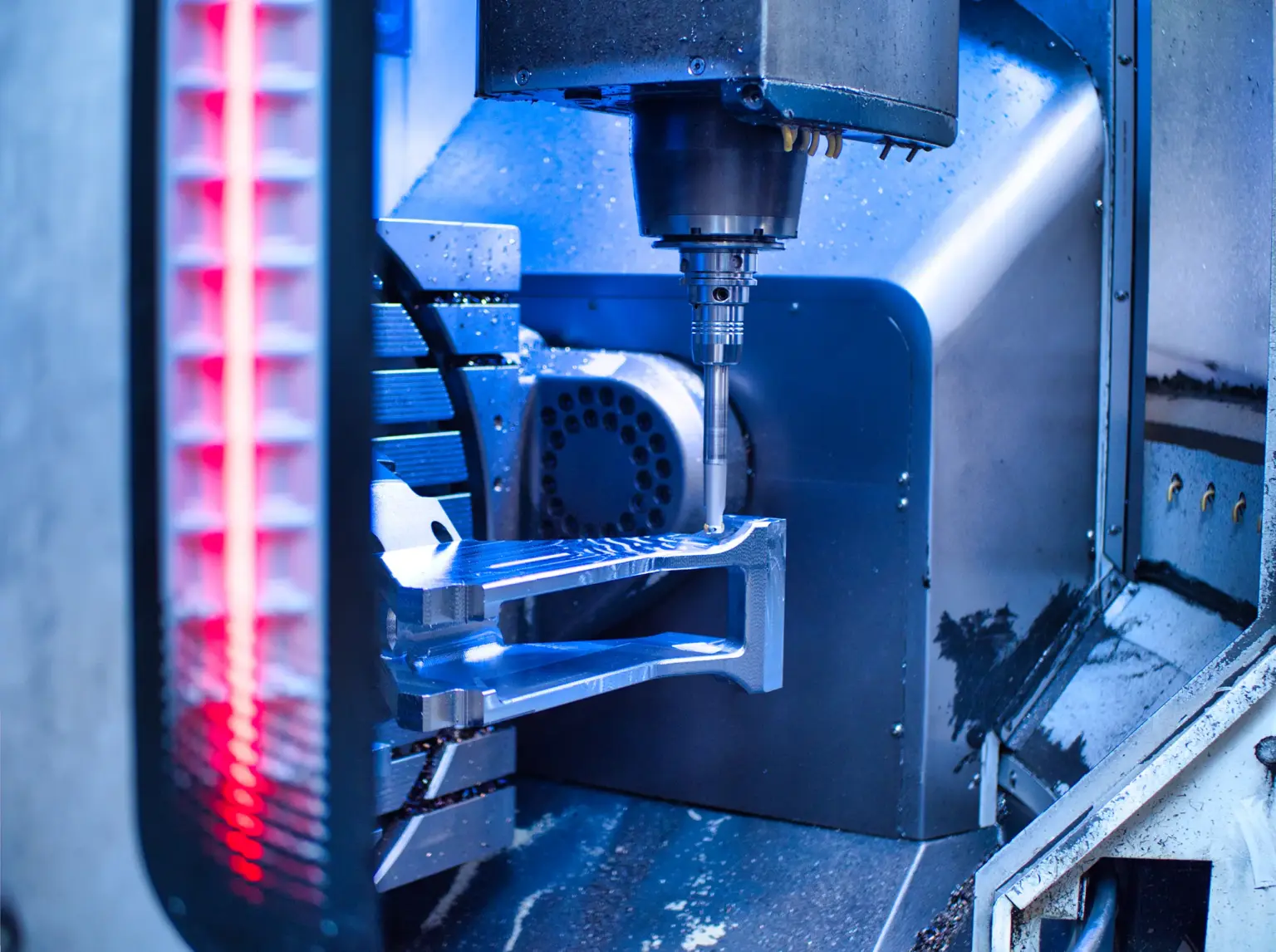 Milling operations at SPALECK; shown here is the CNC milling of a component for rail vehicles
