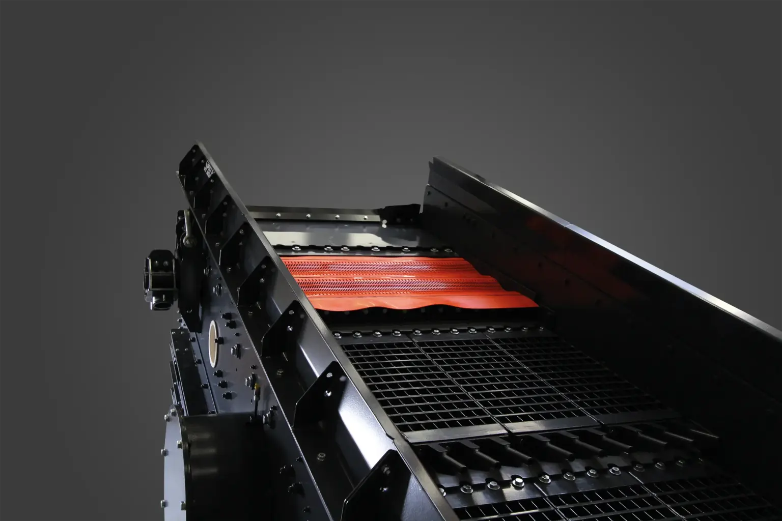 Close-up photo of a SPALECK tension shaft cassette, which the recycling company can optionally install flexibly into the screen deck itself to separate out fine particles.