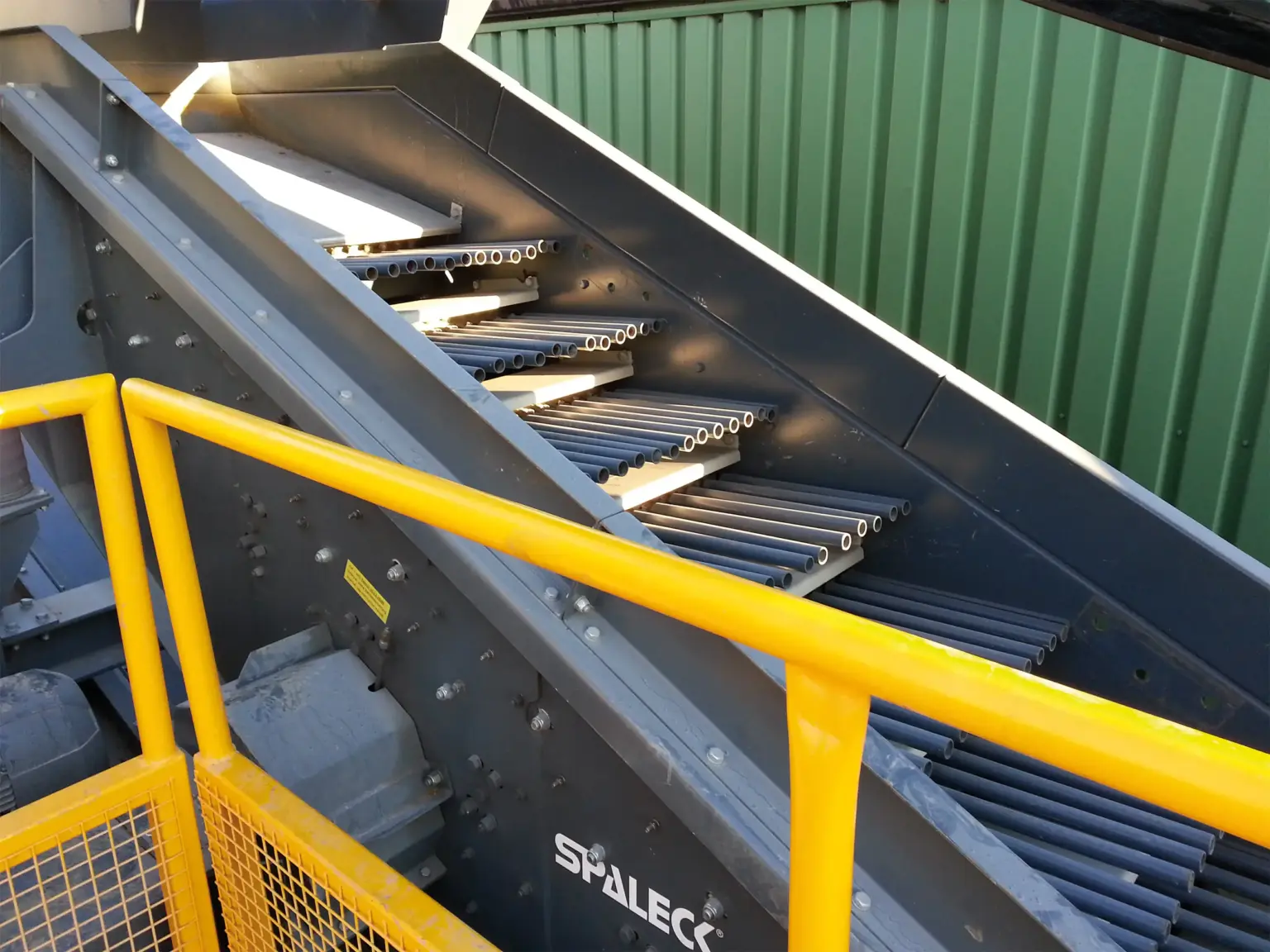 SPALECK bar sizer for pre-screening, shown here with dynamic fingers for use in electronic scrap processing