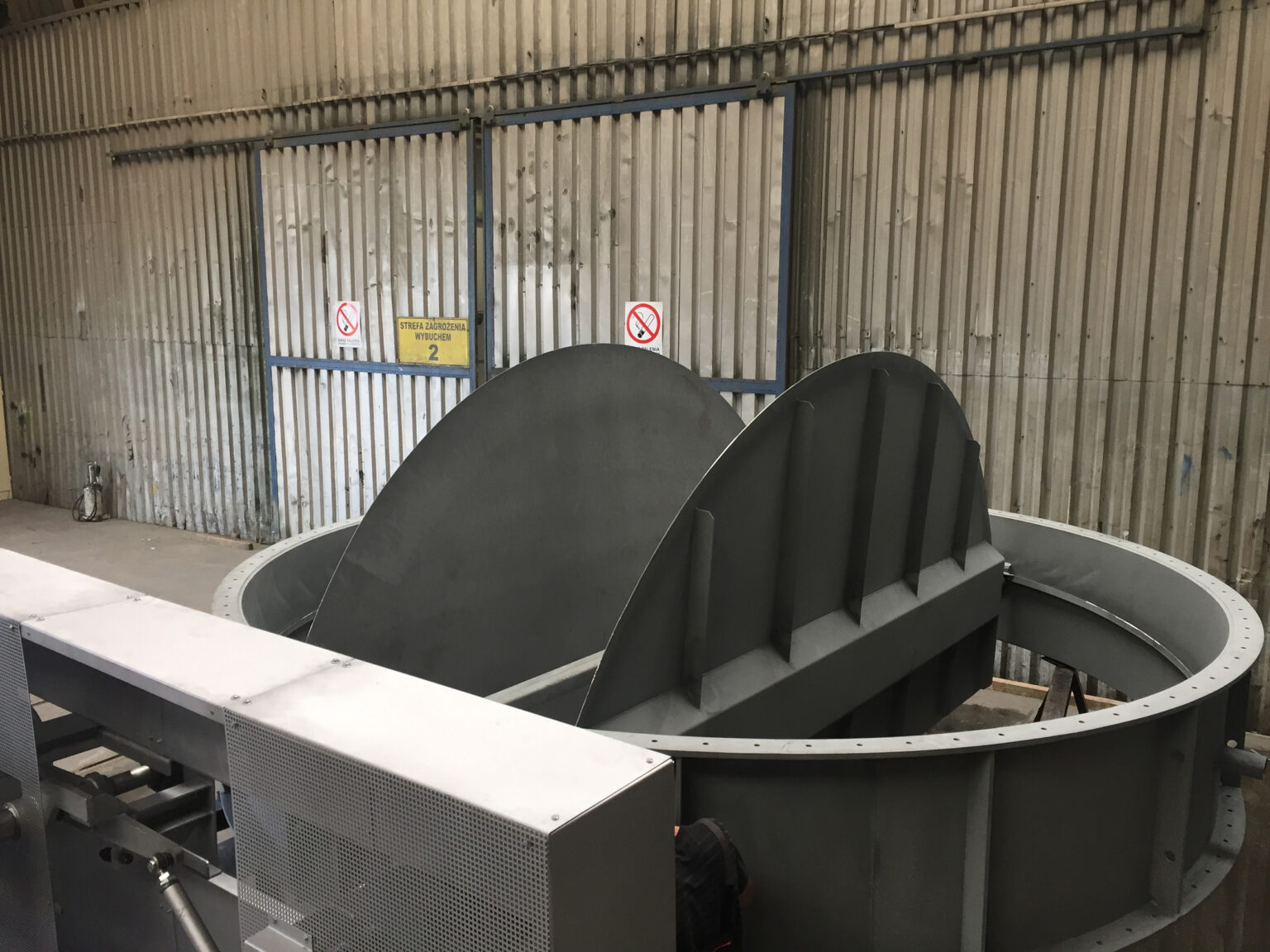 Produktansicht einer geöffneten Kaminklappe von HMT
