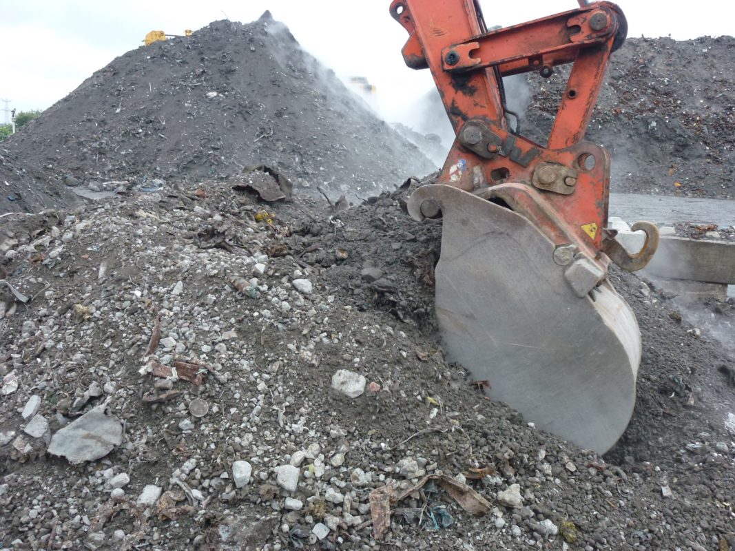 Slag and grate ash prior to slag processing with Spaleck screening machines