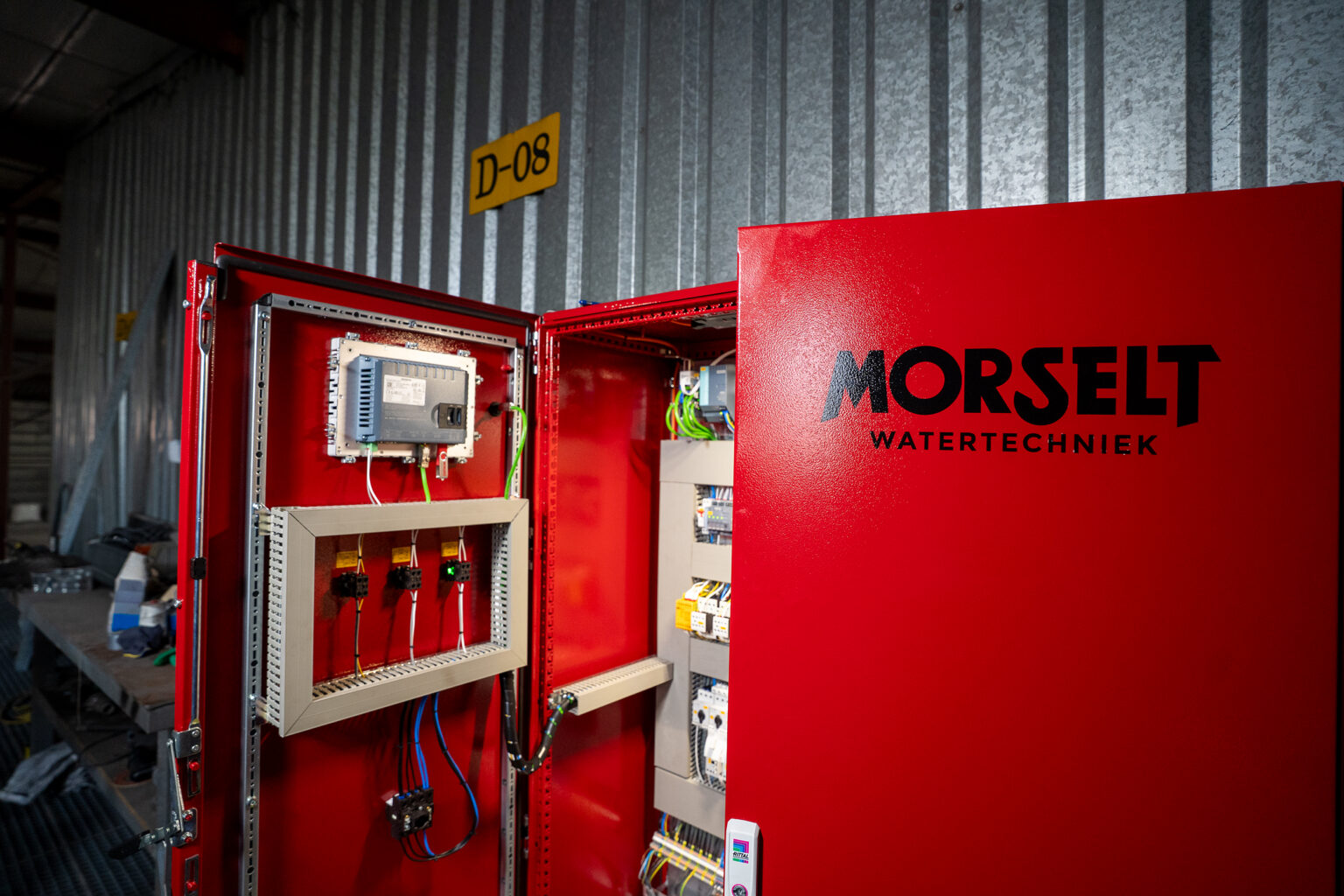 Control cabinet for the Morselt RedBox electrocoagulation system