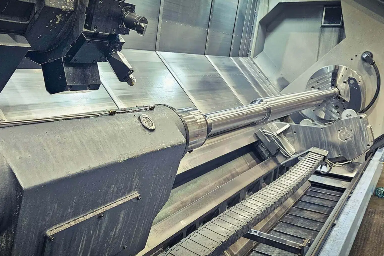 Manufacturing of a long-turned part at the contract manufacturer SPALECK